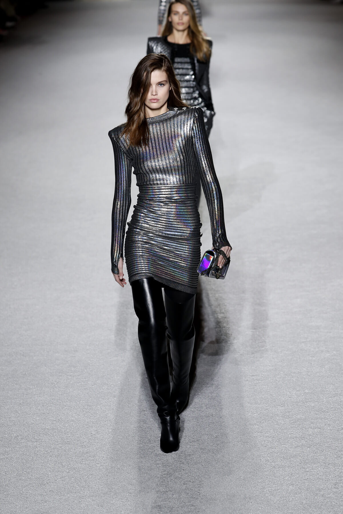 S'inspirer des accents futuristes de Balmain